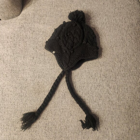 Black Burton Beanie w/pom - Picture 4 of 7